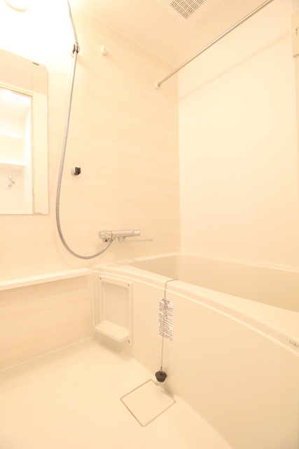 バス・シャワールーム　８０４号室モデルルーム写真※お部屋によって色味が異なる場合が