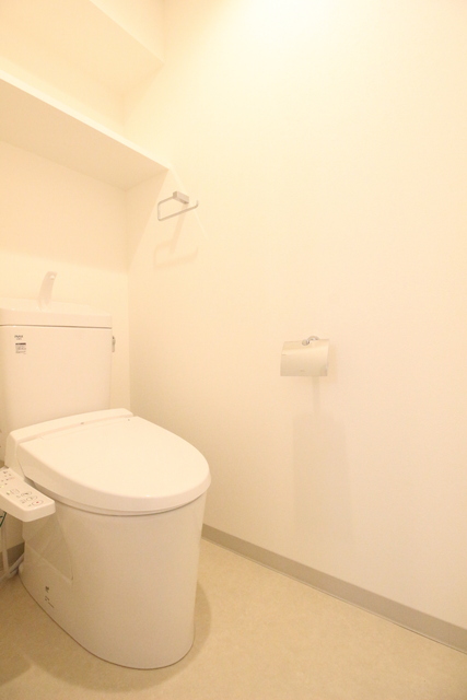 トイレ　８０４号室モデルルーム写真※お部屋によって色味が異なる場合が