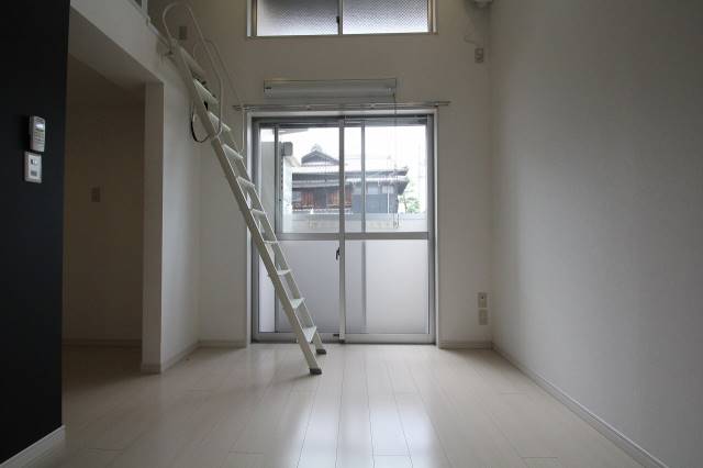 居室・リビング　１０１号室室内参照