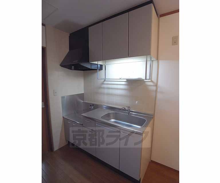 キッチン　二口コンロが置けるタイプです。