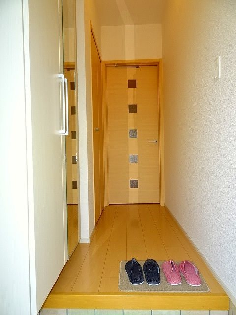 玄関　シューズボックス完備の玄関です。