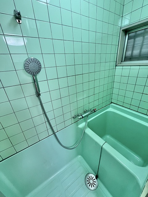 バス・シャワールーム　給湯シャワー付バスです。