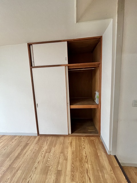 収納　広い収納完備です。服が掛けられます。