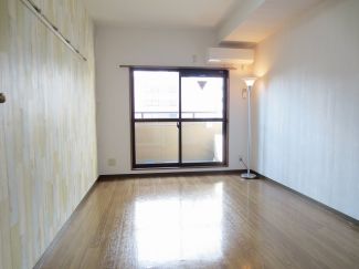 居室・リビング　同マンション別部屋