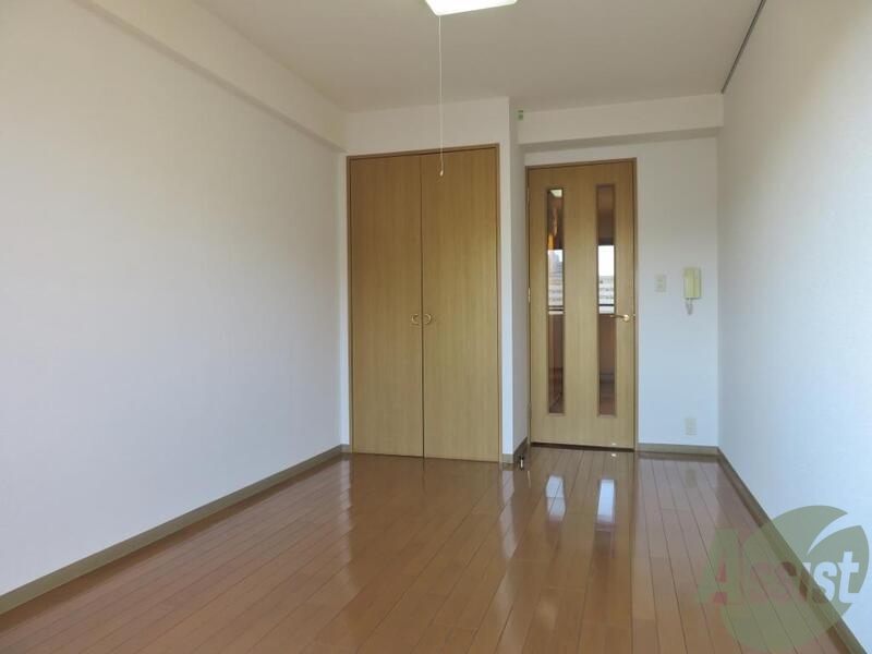 その他部屋・スペース　沢山の家具を置いても広々とした洋室になっております。