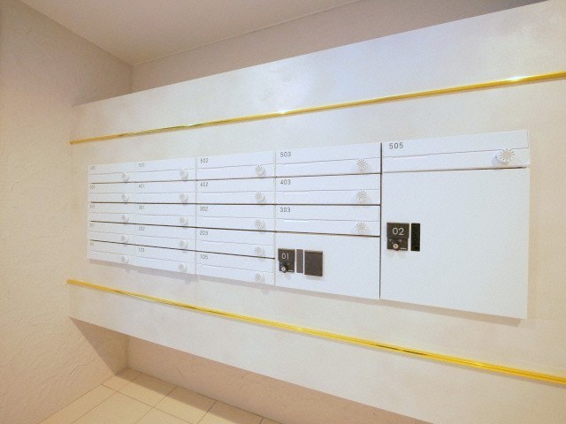 エントランス　便利な宅配ボックス付き♪