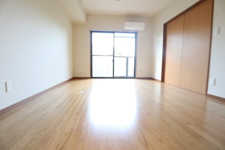 居室・リビング　※別部屋の写真です