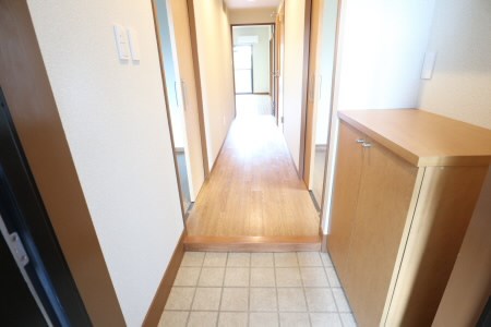 玄関　※別部屋の写真です