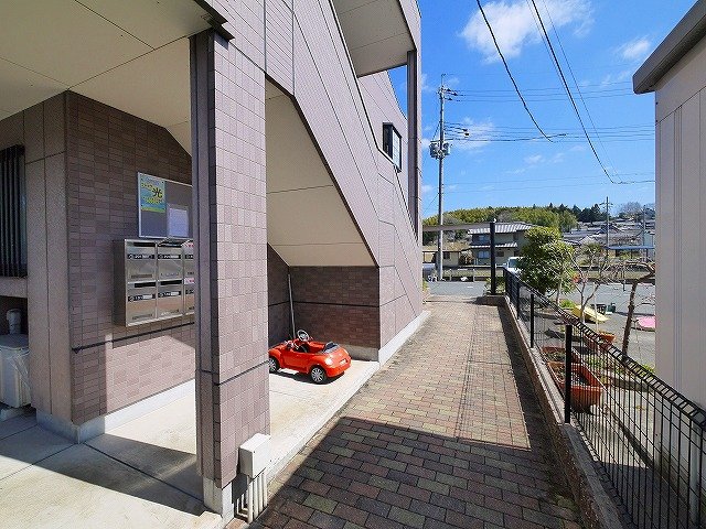 エントランス　出入りがしやすいエントランスです