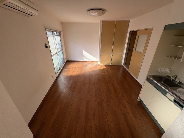 その他部屋・スペース　落ち着いた色調の寝室です