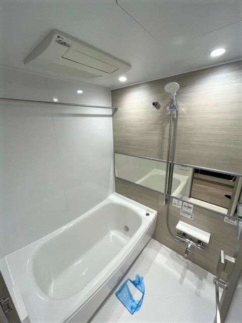 バス・シャワールーム　落ち着いた空間のお風呂です