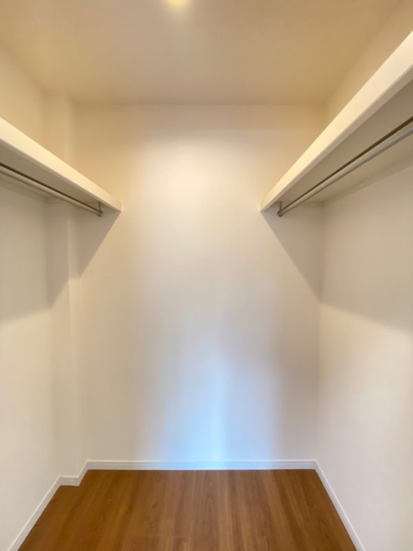 収納　季節ものや旅行用の荷物などをスッキリ収納できるウォークインク