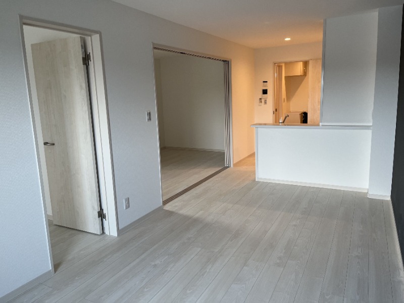 居室・リビング　家具の配置に困らないリビングですね