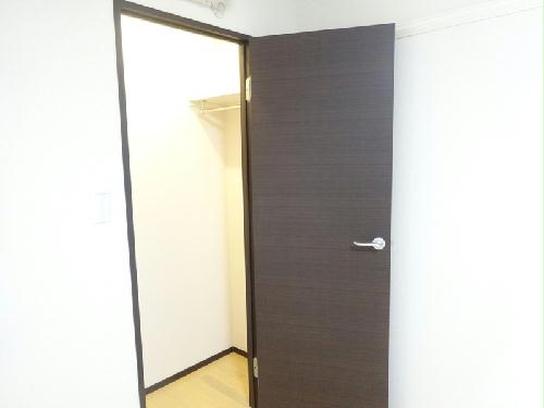 収納　両側にハンガー掛けついてます！