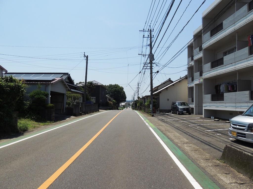 駐車場　コーポラスキャンパスの前面道路です。
