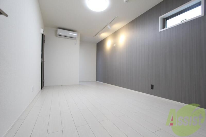 居室・リビング　広くて配置のしやすいお部屋！コンセントも良い位置にございます