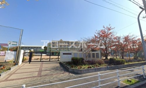 小学校　神戸市立長坂小学校（小学校）まで605m