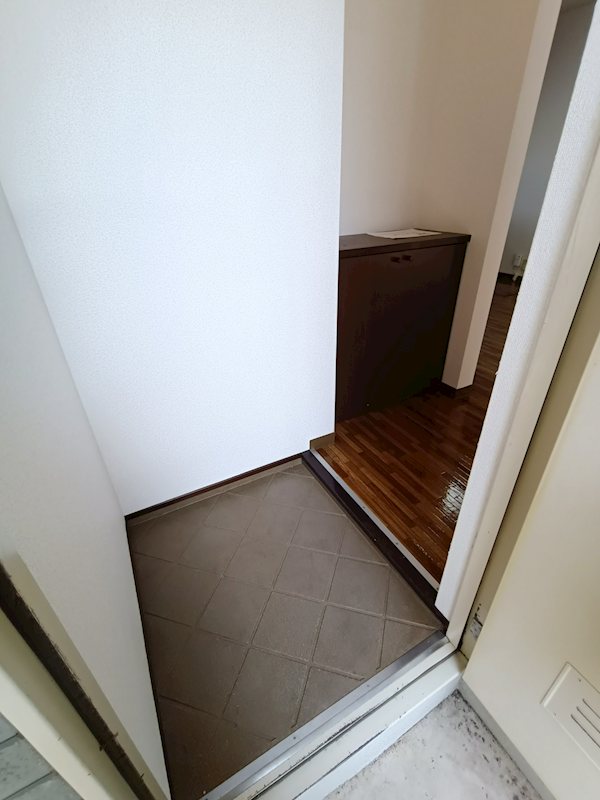 玄関　※同タイプ別居室のお写真です。