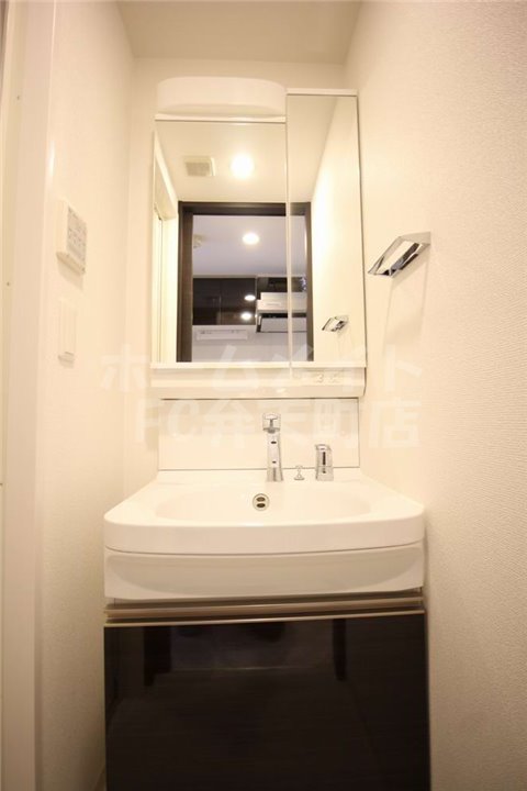 洗面設備　使いやすい独立洗面台です