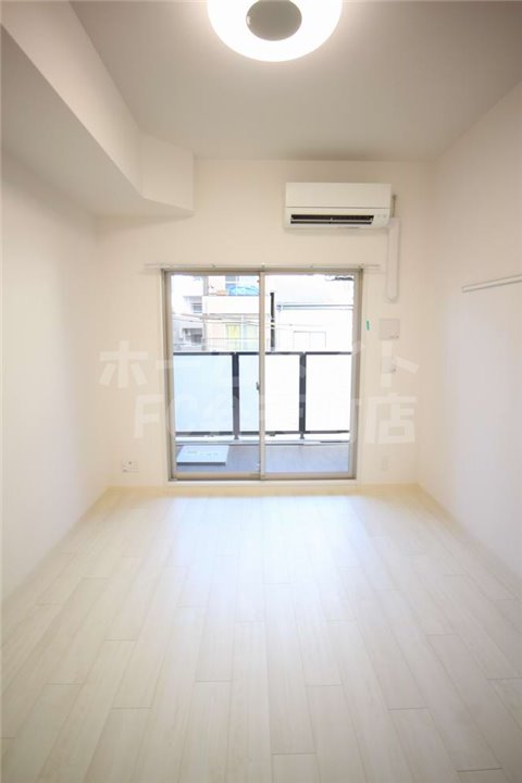 居室・リビング　こちらのリビングで趣味の時間をお楽しみください