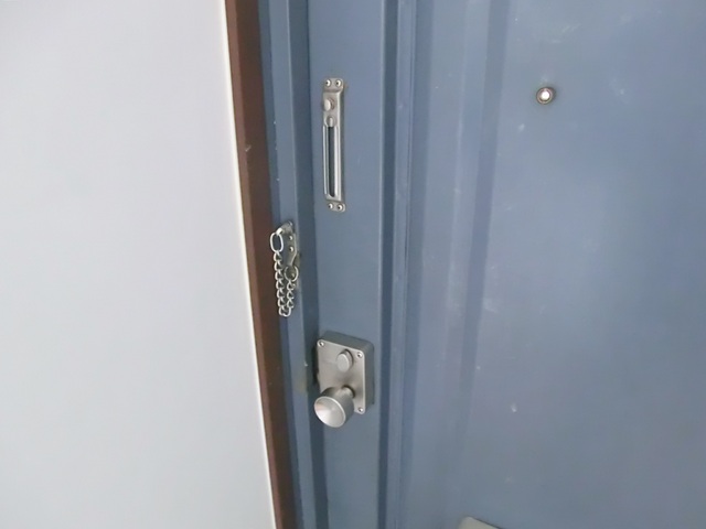 セキュリティ　ドアチェーン完備。