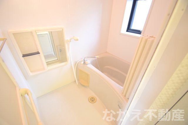 バス・シャワールーム　落ち着いた空間のお風呂です