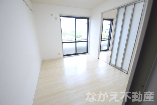 その他部屋・スペース　広くて明るい寝室