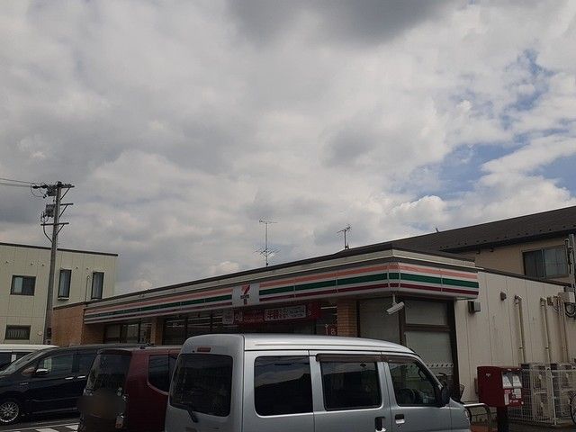コンビニ　セブンイレブン（コンビニ）まで137m