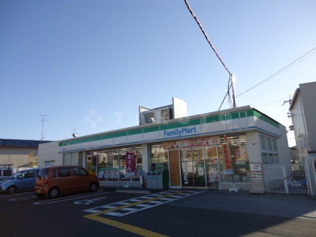 コンビニ　ファミリーマート　豊中西緑丘店（コンビニ）まで137m