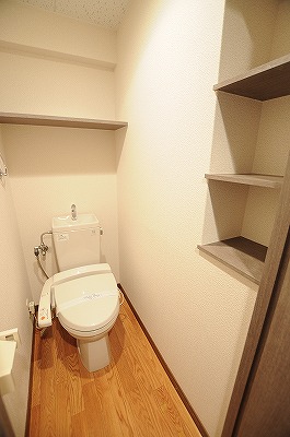 トイレ　温水洗浄便座