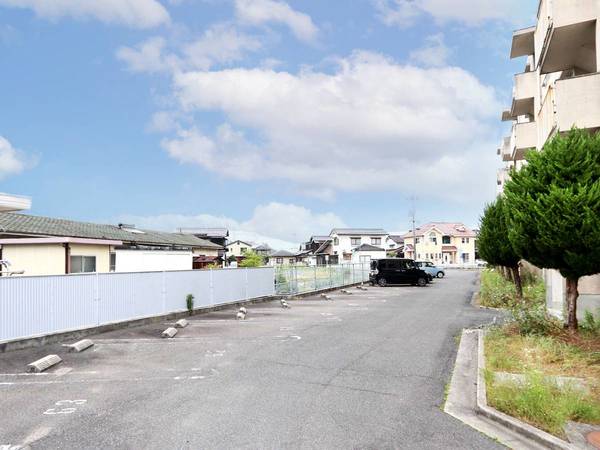 駐車場　駐車場に車を止められます