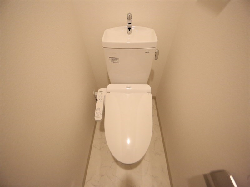トイレ　温水洗浄暖房便座付トイレ