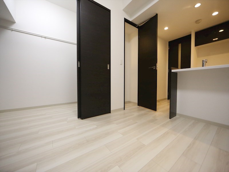 居室・リビング　ＤＫ9.2帖　洋室2.5帖　つなげても仕切っても使えます