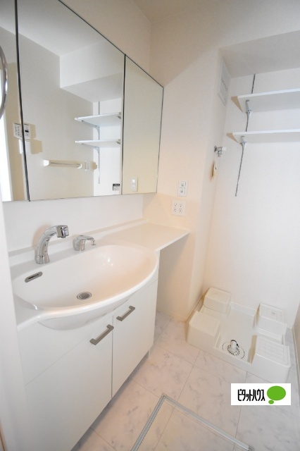 洗面設備　三面鏡タイプ洗髪洗面化粧台