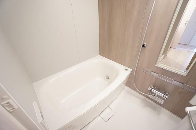 バス・シャワールーム　※別部屋の写真です