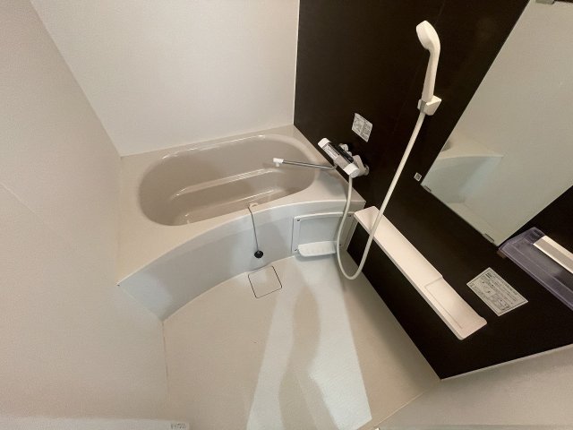 バス・シャワールーム　落ち着いた空間のお風呂です