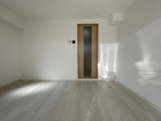 その他部屋・スペース　落ち着いた色調の寝室です