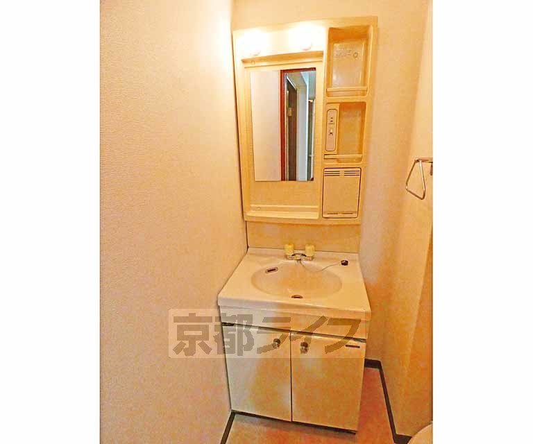 洗面設備　独立洗面台です