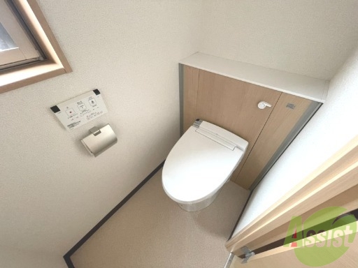 トイレ　嬉しいウォシュレット機能付きです。シャワートイレは便利ですね