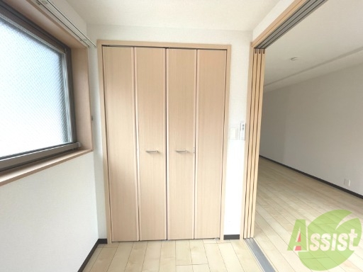 収納　収納はこちらのクローゼットをお使いください。