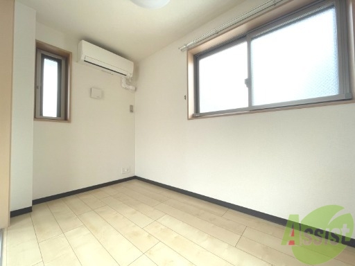 その他部屋・スペース　３．３帖の洋室です。クローゼットとエアコンが付いていますよ～
