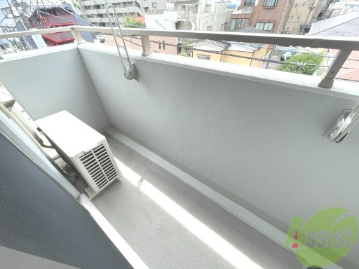 バルコニー　バルコニーがあるので洗濯物は外に干せそうですね～