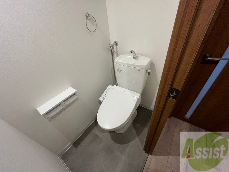 トイレ　シャワートイレになっているので快適です！