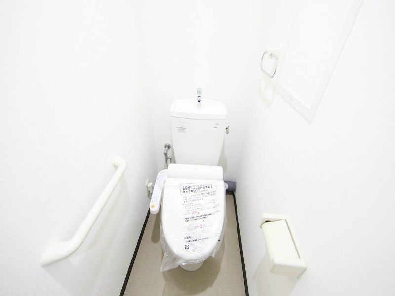 トイレ　温水洗浄暖房便座付トイレ