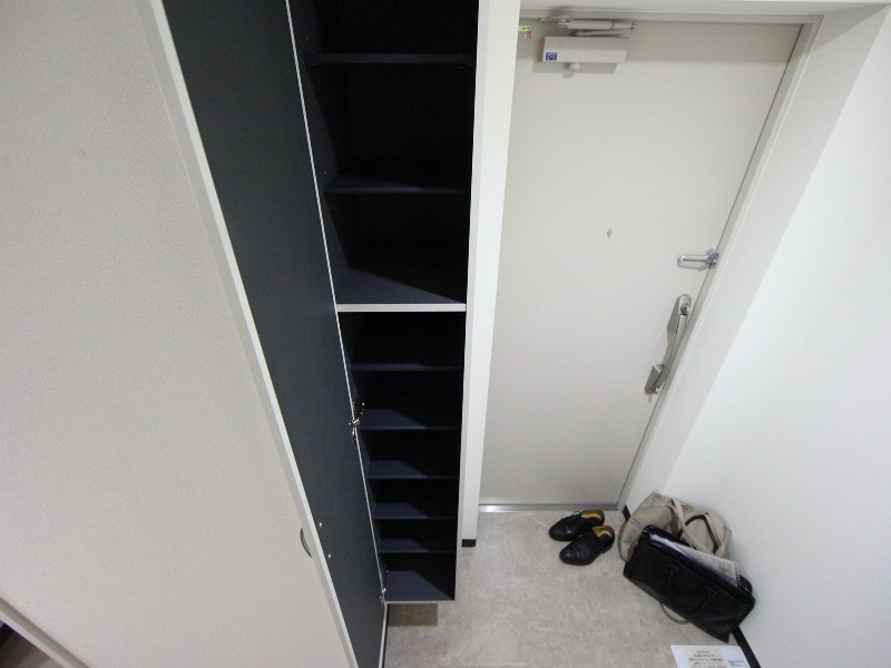 玄関　玄関　シューズボックス付（収納充実してます）