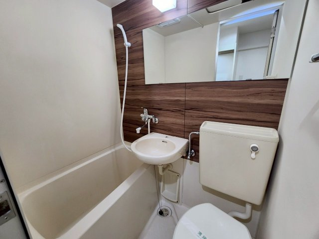 バス・シャワールーム　※別部屋参考写真