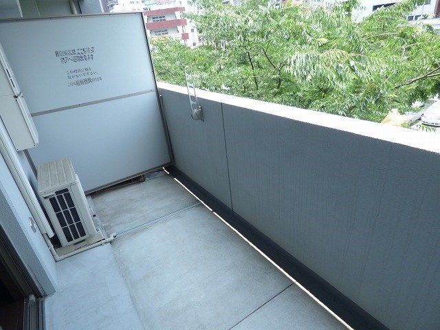 バルコニー　広いバルコニー