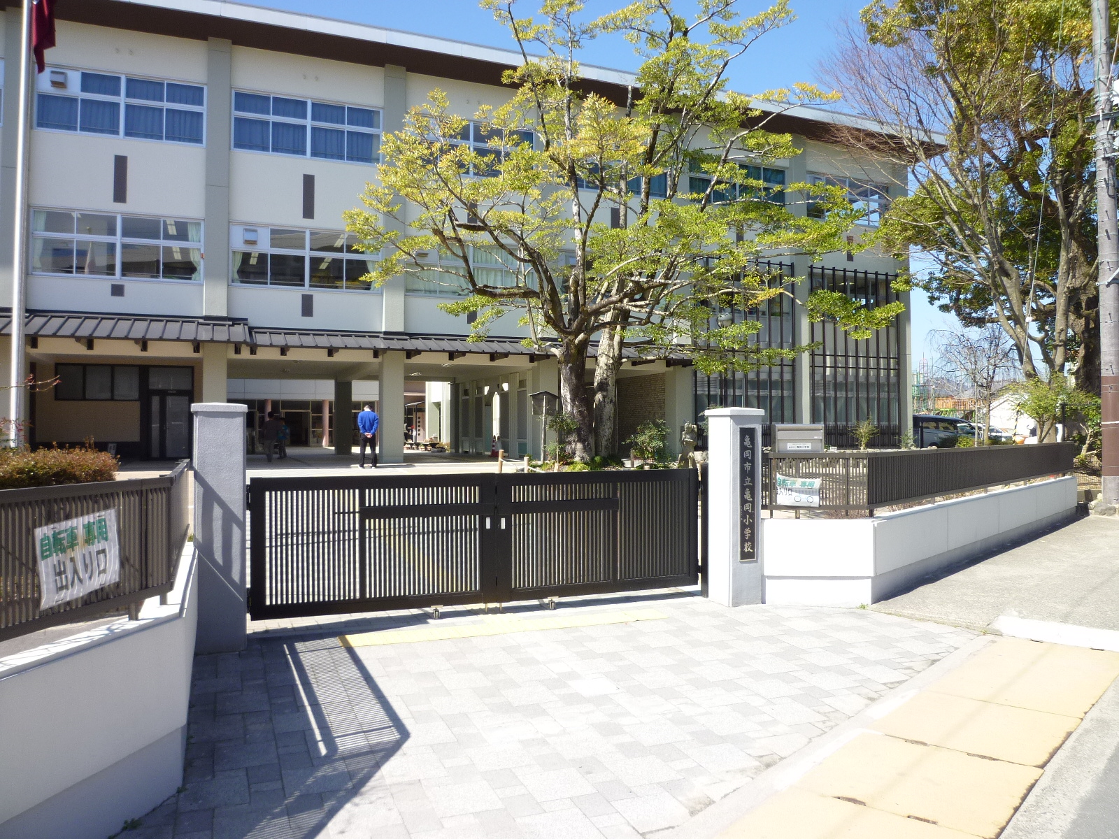 小学校　亀岡市立亀岡小学校（小学校）まで1485m