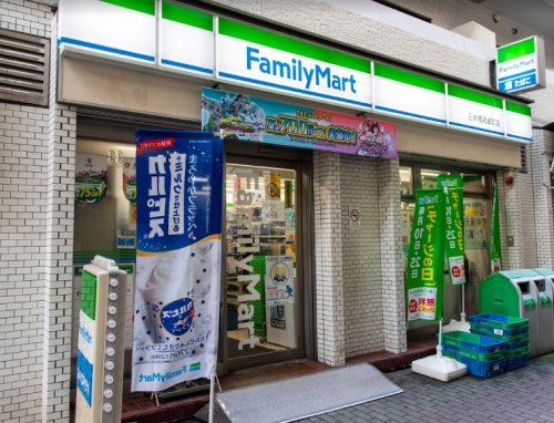 コンビニ　ファミリーマート 日本橋箱崎町店（コンビニ）まで108m