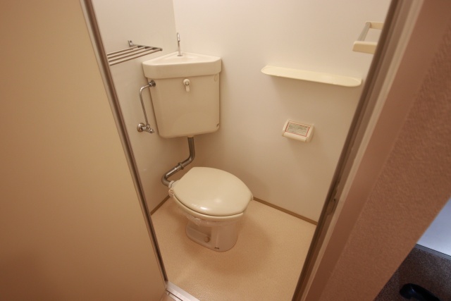 トイレ　※別室の参考写真の為、現況優先です。